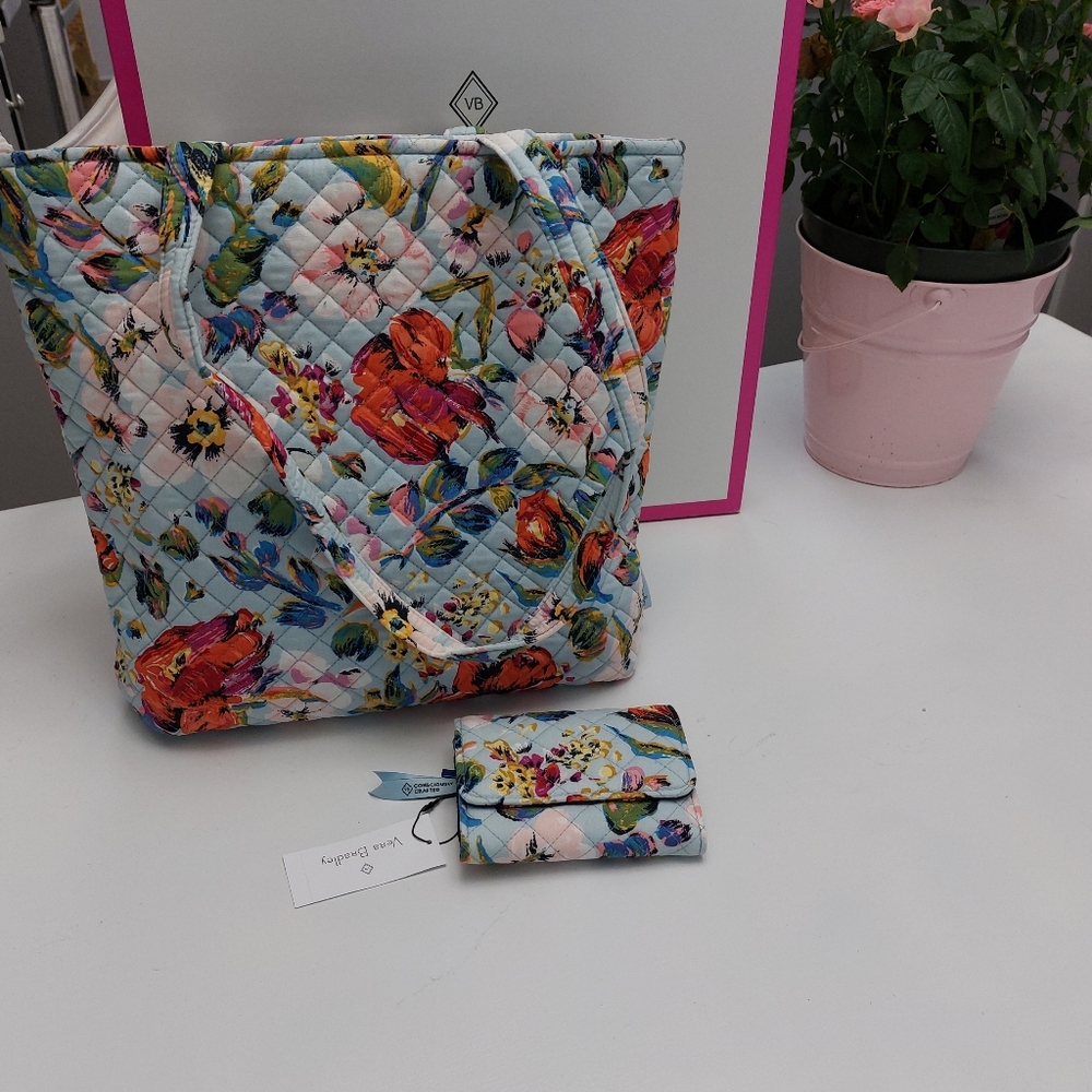 Tote & Riley Wallet Sea Air Floral NWT